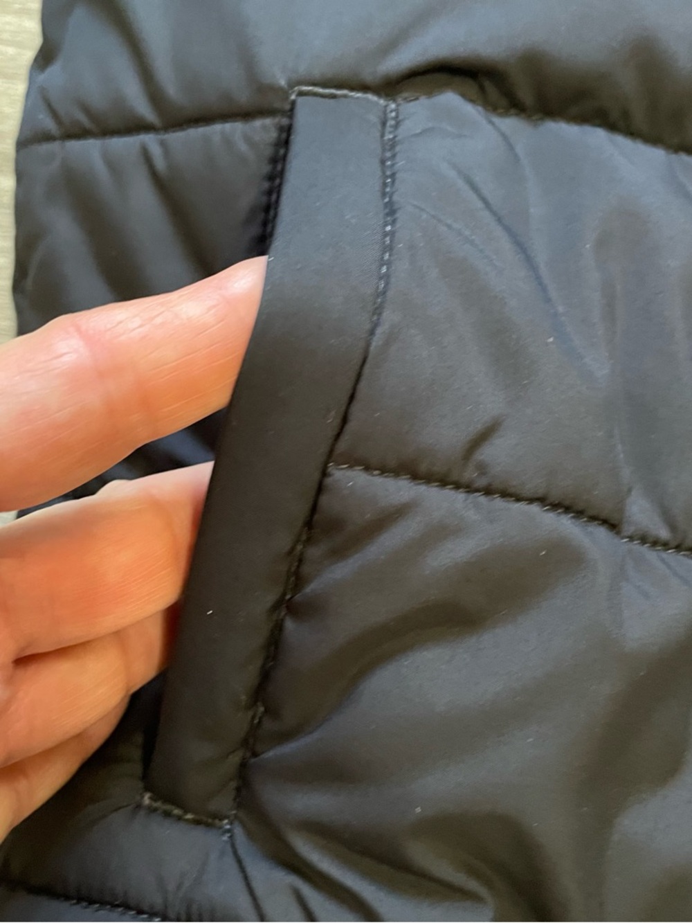 Under Armour Black Hooded Quilted Puffer Jacket - Picture 8 of 12